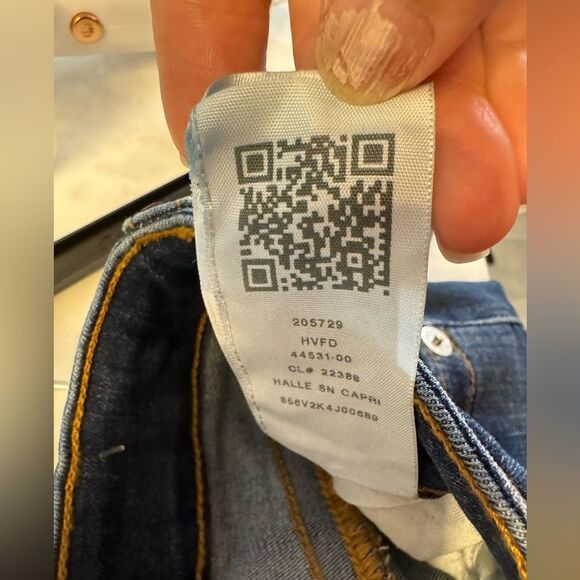 True Religion | Halle Midrise Capri - 24 NWT - Picture 3 of 12